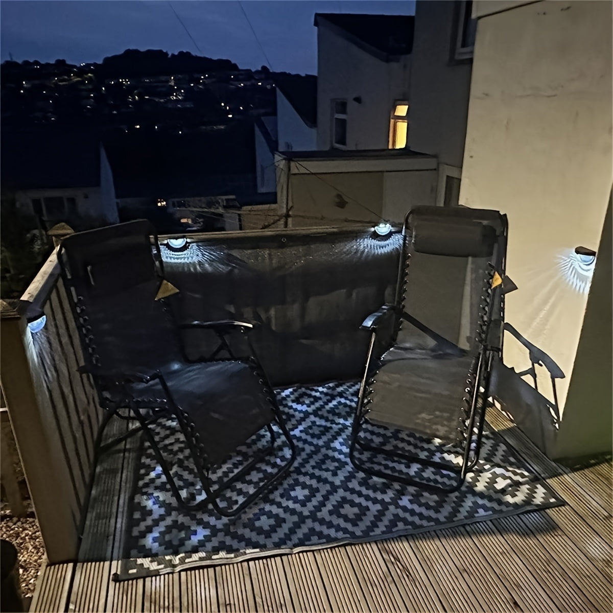 Solar outdoor LED light fixtures