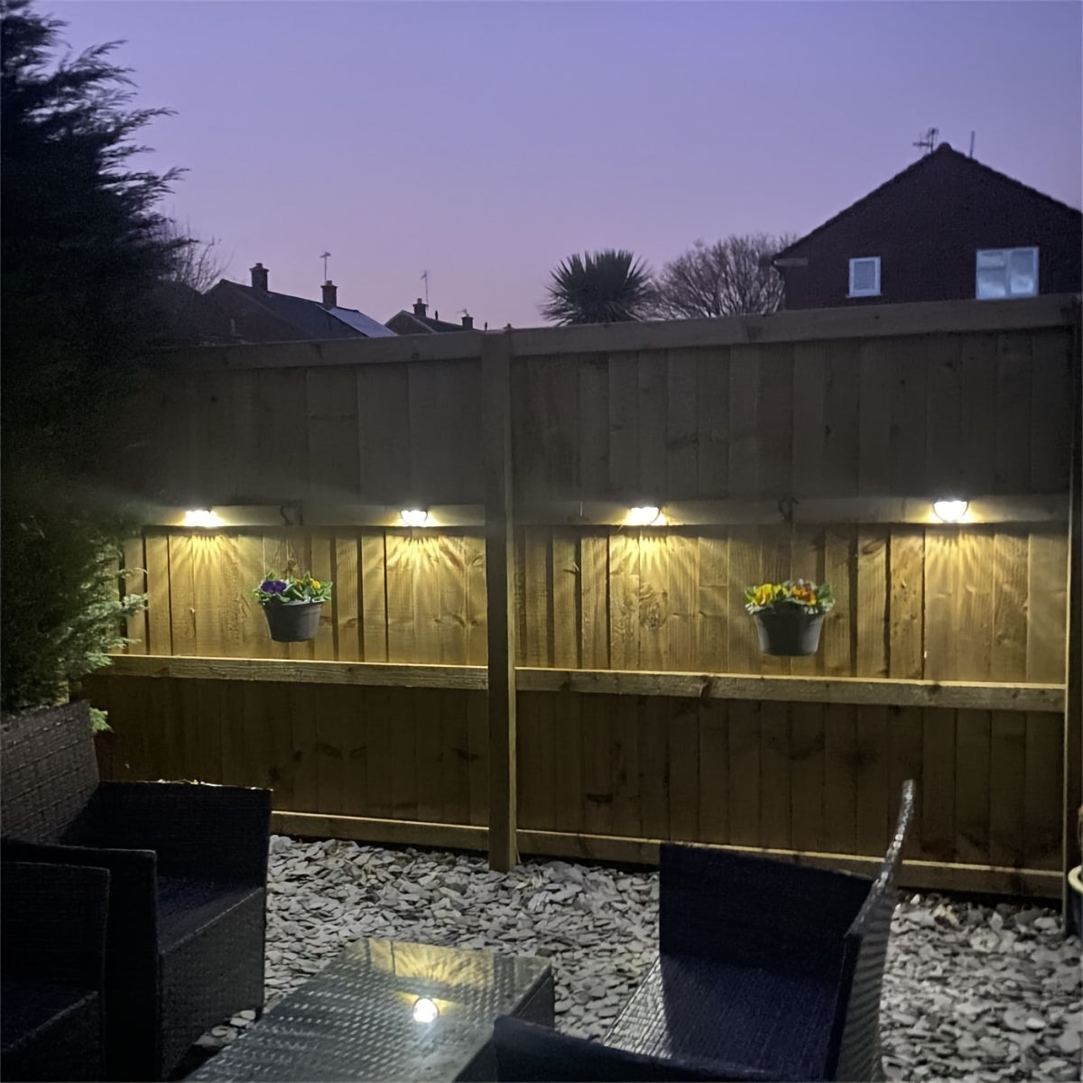 Solar outdoor LED light fixtures